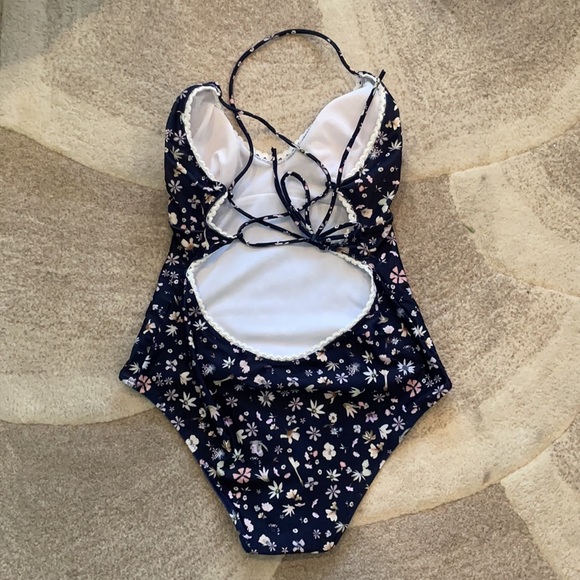 Floral pattern one-piece swimsuit. Size XL - Picture 2 of 3